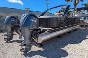 Bennington R 27 RSRAX2 2023 Bennington R 27 RSRAX2 pontoon boat with dual Yamaha outboard motors.