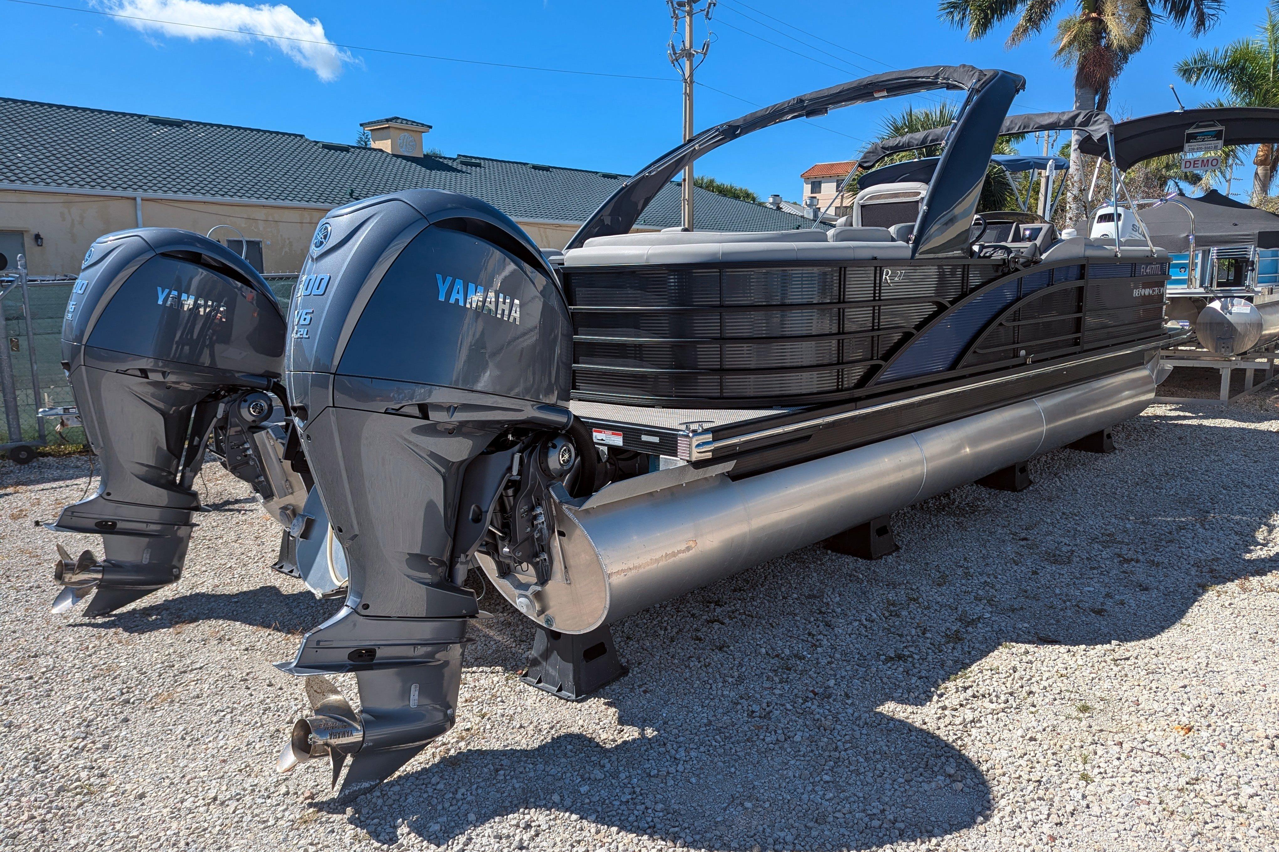 Bennington R 27 RSRAX2 2023 Bennington R 27 RSRAX2 pontoon boat with dual Yamaha outboard motors.