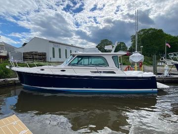 2027 Back Cove 37 Hardtop Express