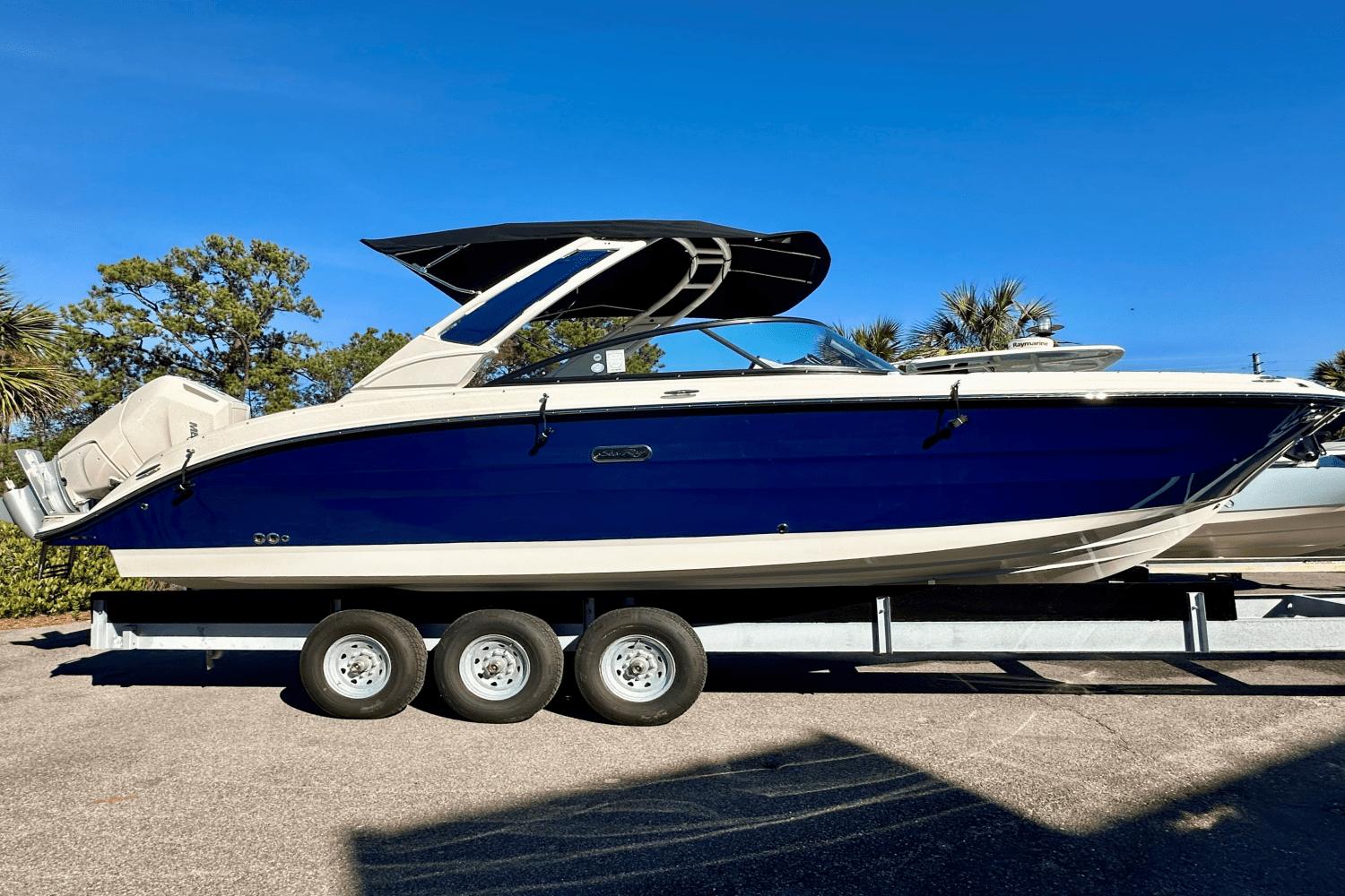 2025 Sea Ray SDX 270 Outboard