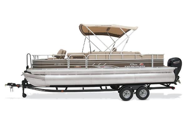 Sun Tracker Sportfish™ 24 XP3 2023 Sun Tracker Sportfish™ 24 XP3 pontoon boat on trailer.