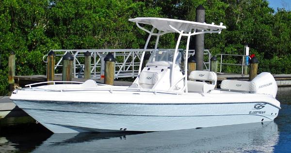 Glasstream 240 CCX 2024 Glasstream 240 CCX boat docked by lush greenery.