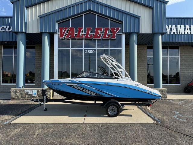 Yamaha Boats AR195 2021 Yamaha AR195 boat in blue, displayed outside a dealership.