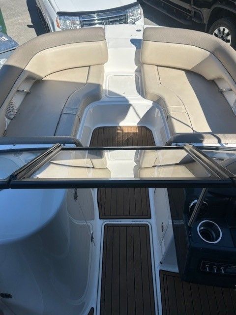 2016 Bayliner 215 Deck Boat