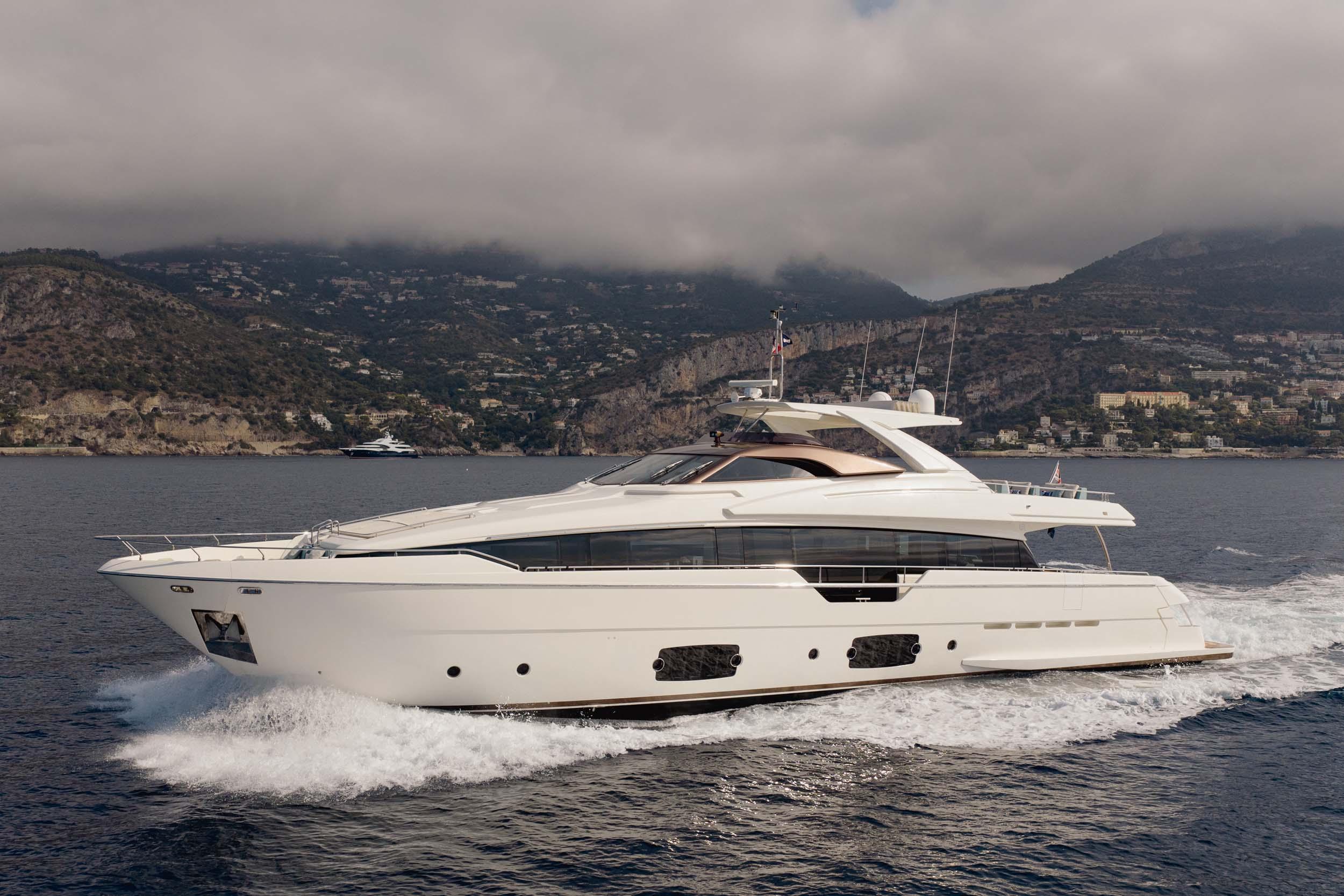 2014 Ferretti Yachts 960