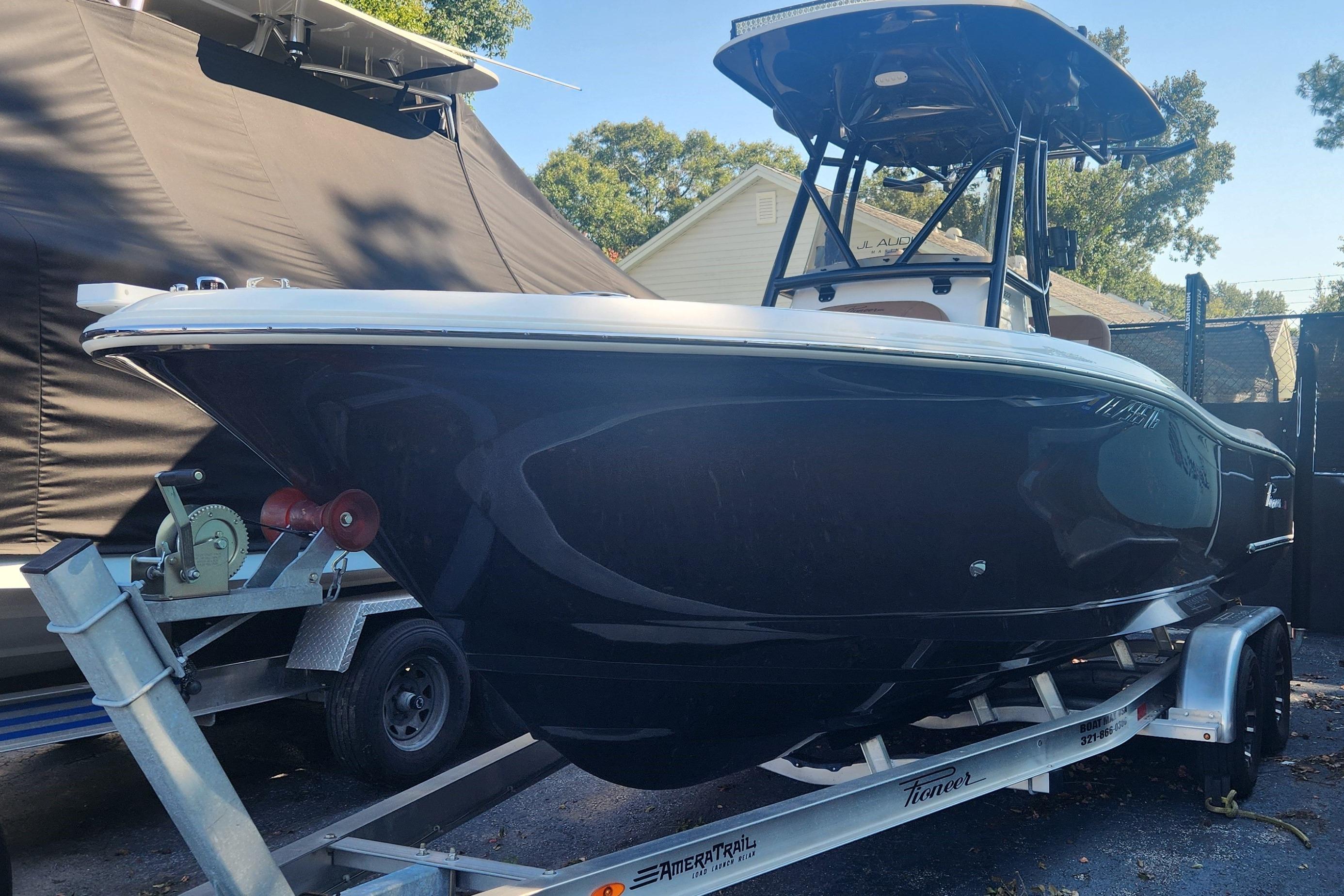 2022 Pioneer 222 Islander