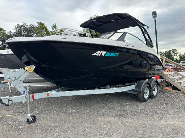 2025 Yamaha Boats AR220