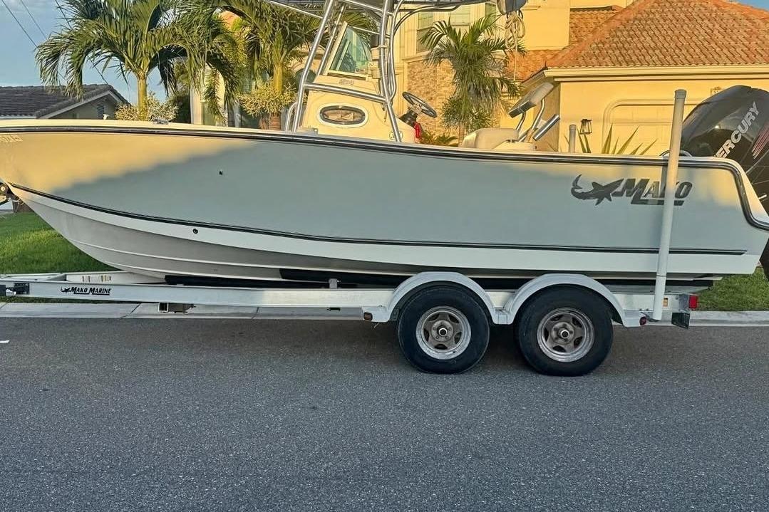 2019 Mako 214 Center Console