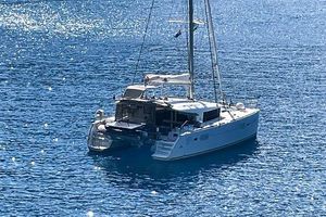 Lagoon 400 S2 2015 Lagoon 400 S2 catamaran sailing on clear blue water.