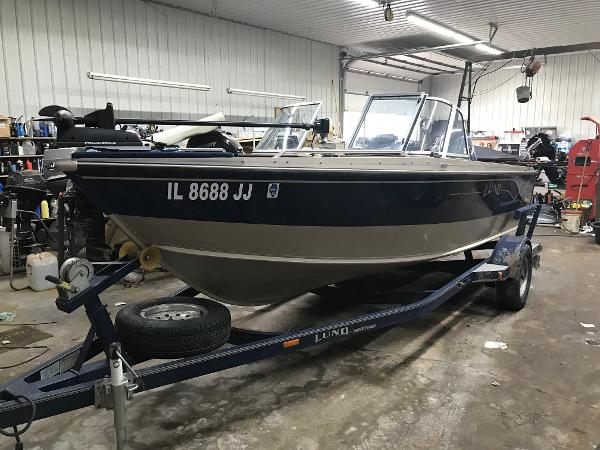 Lund 1800 Fisherman 1999 Lund 1800 Fisherman boat on trailer in garage setting.