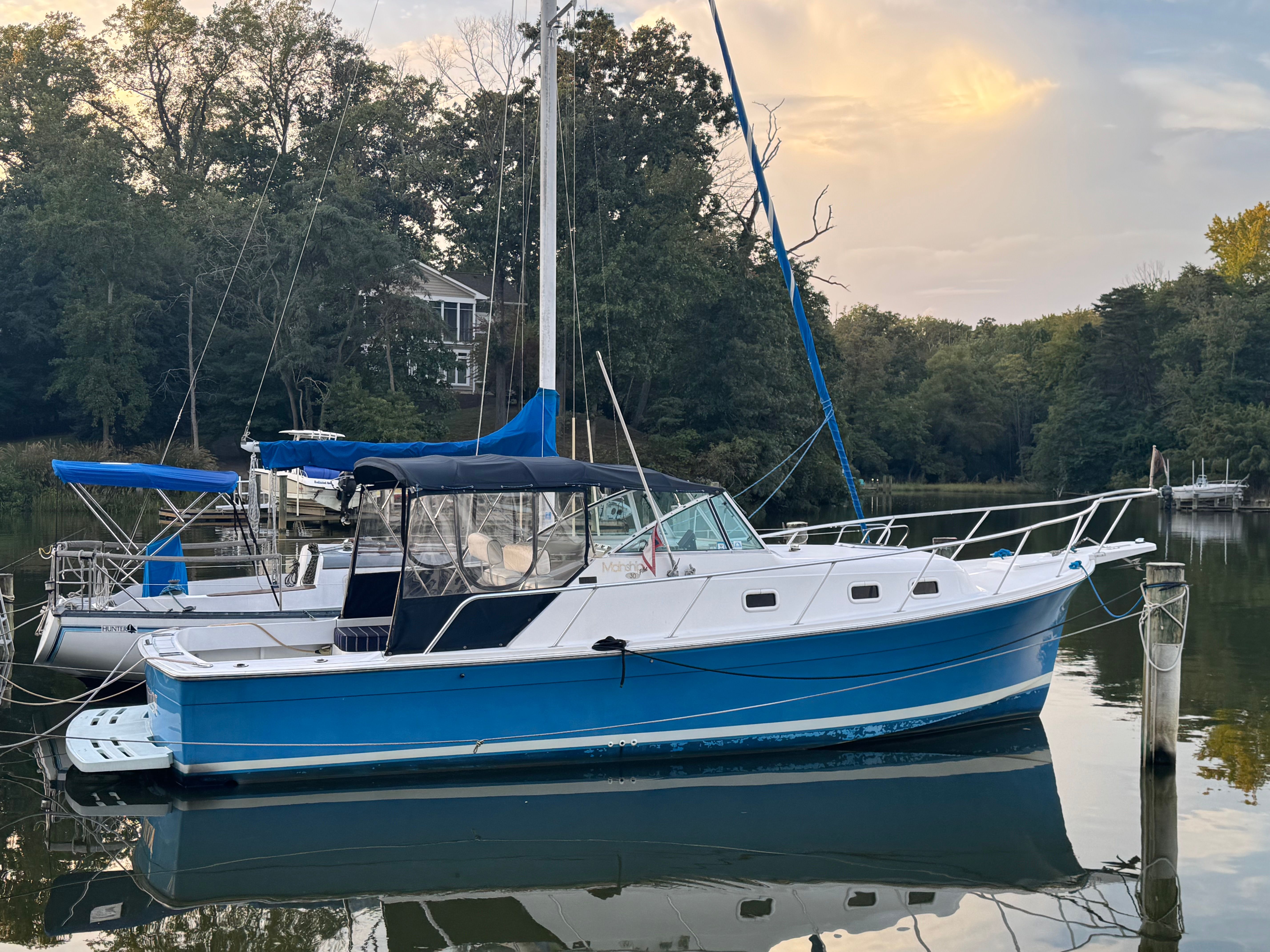 1999 Mainship Pilot 30 Sedan