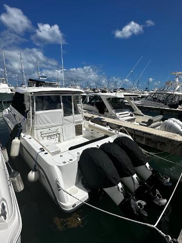 2015 Boston Whaler 345 Conquest