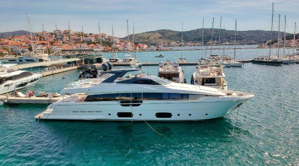 2017 Ferretti Yachts 960