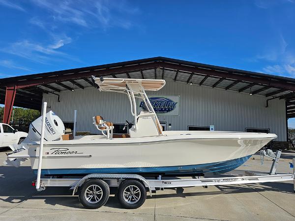 2025 Pioneer 220 Bay Sport