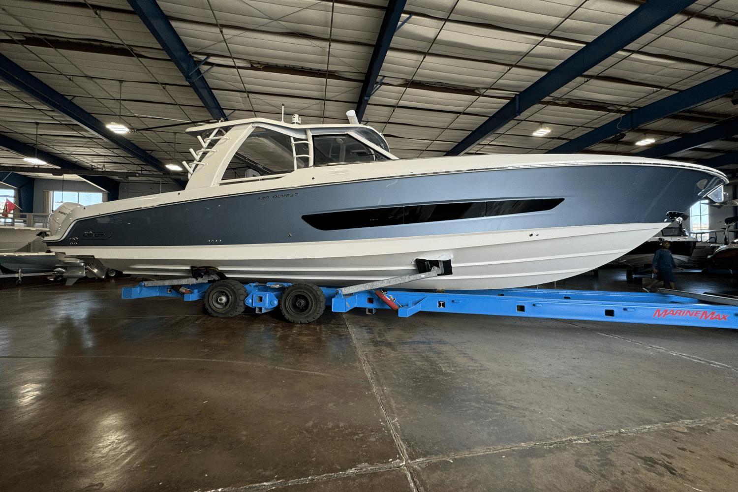 2025 Boston Whaler 420 Outrage