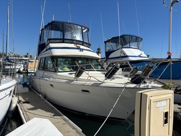 1990 Riviera 33 Blue Water