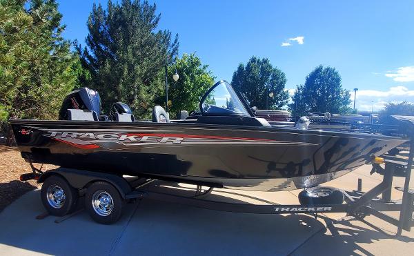 Tracker Targa V-19 Combo 2024 Tracker Targa V-19 Combo boat on trailer, parked outdoors.