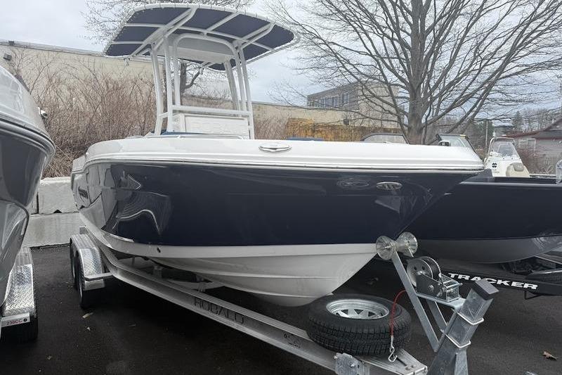 2025 Robalo R202 Explorer