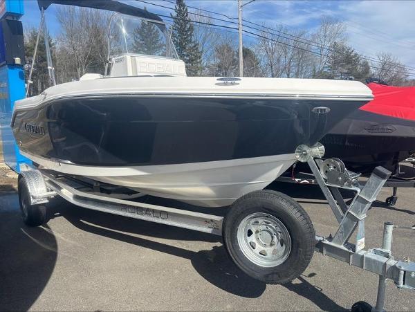 2025 Robalo R 180 CC