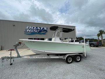 2020 Sea Hunt Triton 225