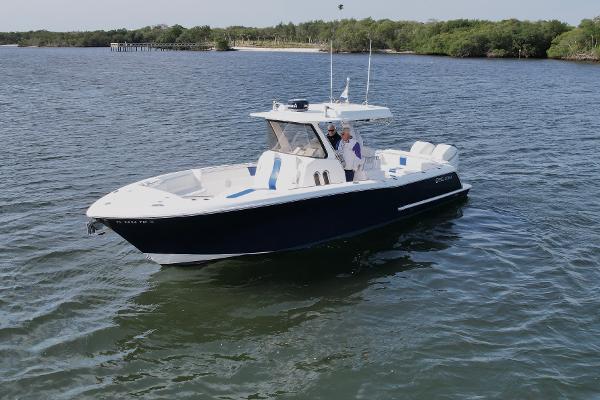 2017 Belzona 325 Center Console