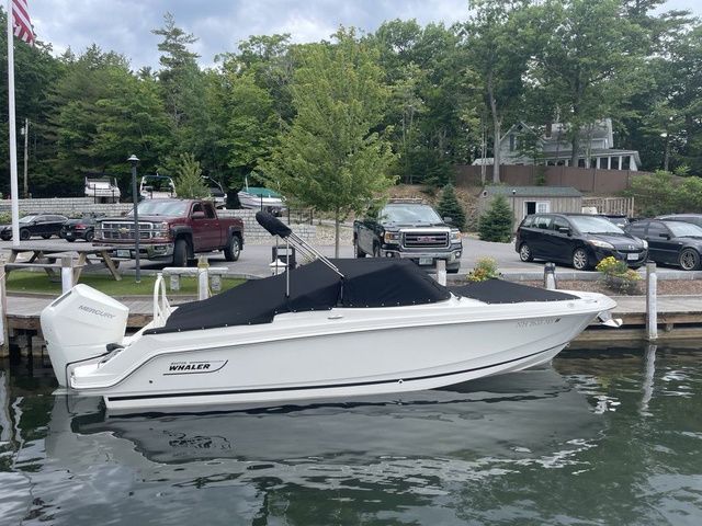 2023 Boston Whaler 240 Vantage