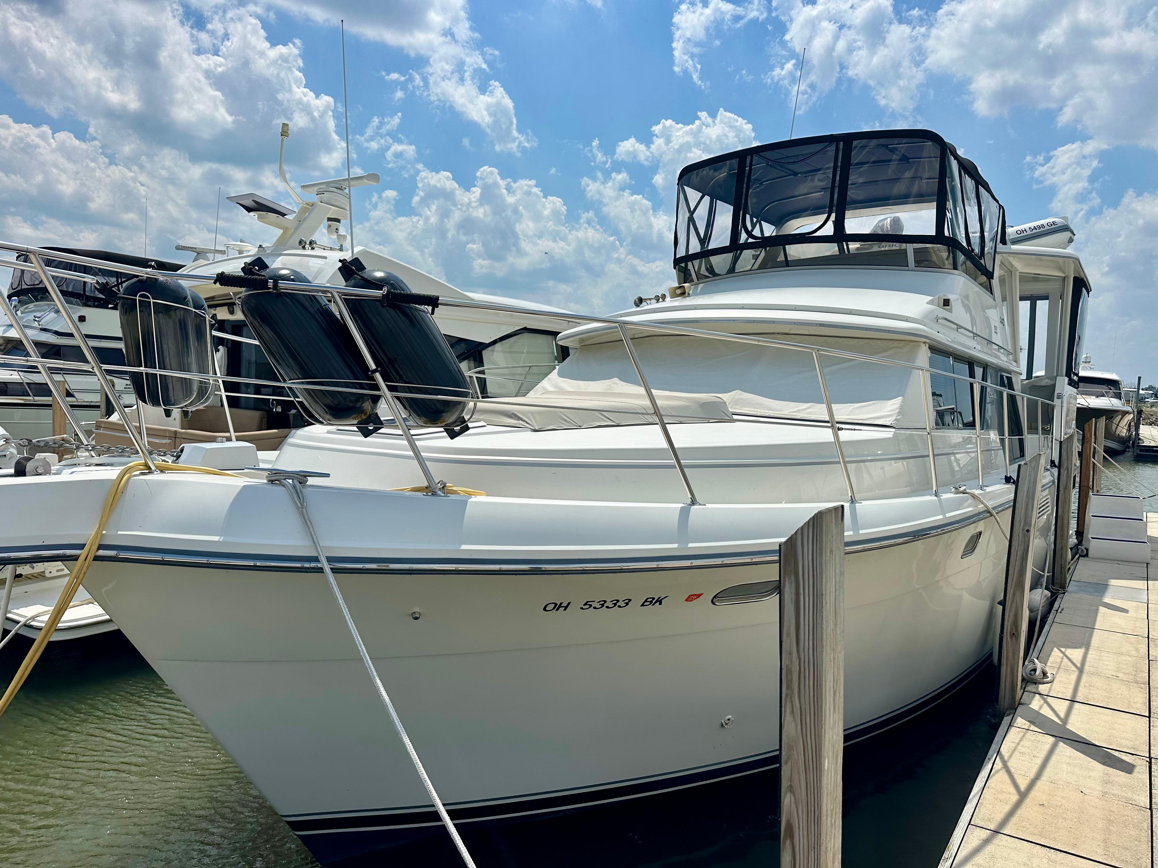1995 Carver 440 Aft Cabin Motor Yacht