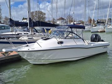2008 Boston Whaler 235 Conquest