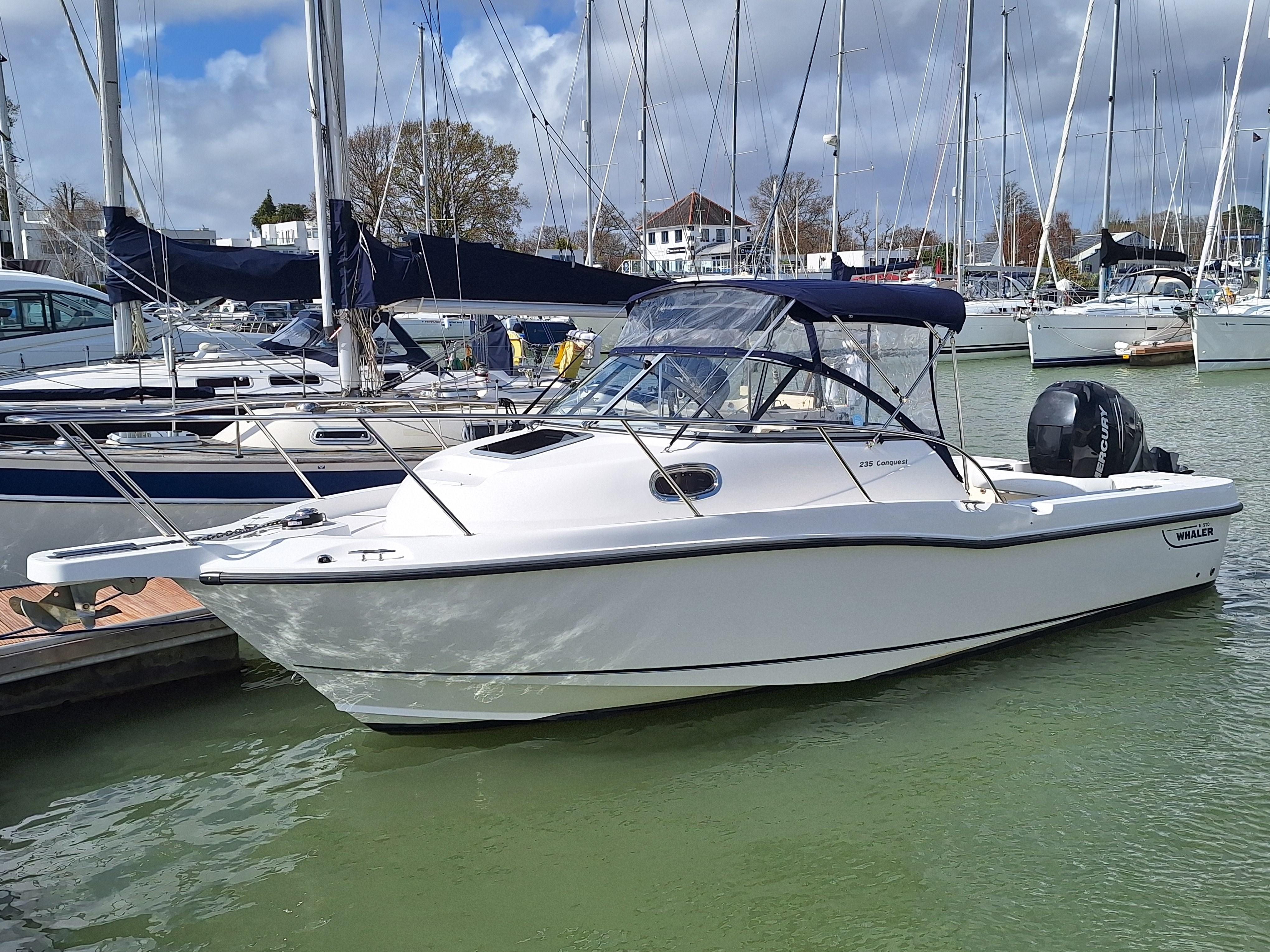 2008 Boston Whaler 235 Conquest
