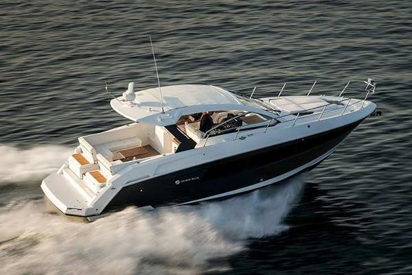 2025 Cruisers Yachts 39 Express Coupe