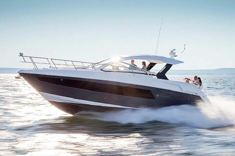 Cruisers Yachts Boat image