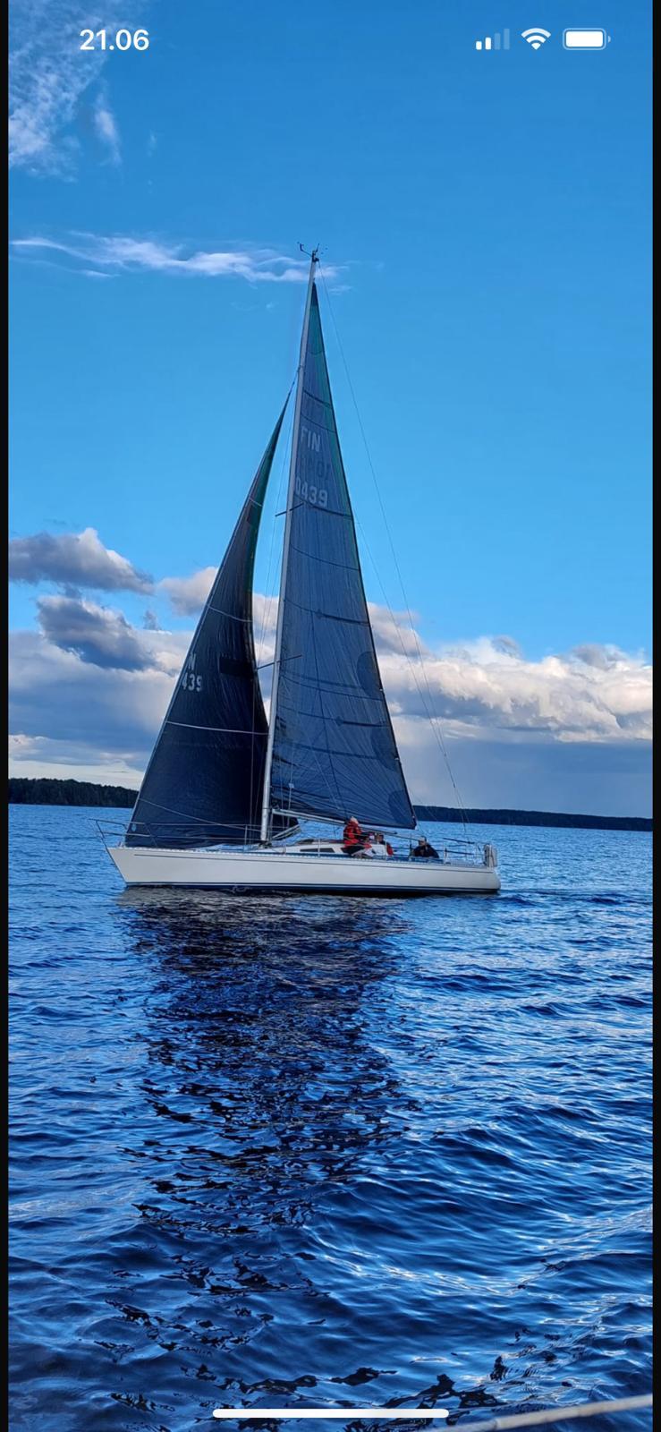 Dynamic 35 Sailboat on calm water under blue sky, Dynamic 35 model, 1987.