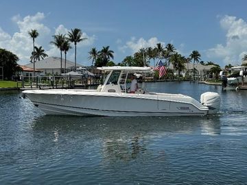 2018 Boston Whaler 330 Outrage