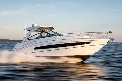 Cruisers Yachts 38 Express Boat