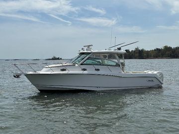 2018 Boston Whaler 345 Conquest