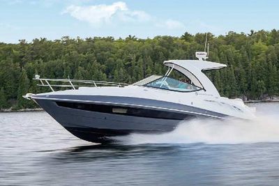 Cruisers Yachts 35 Express Boat