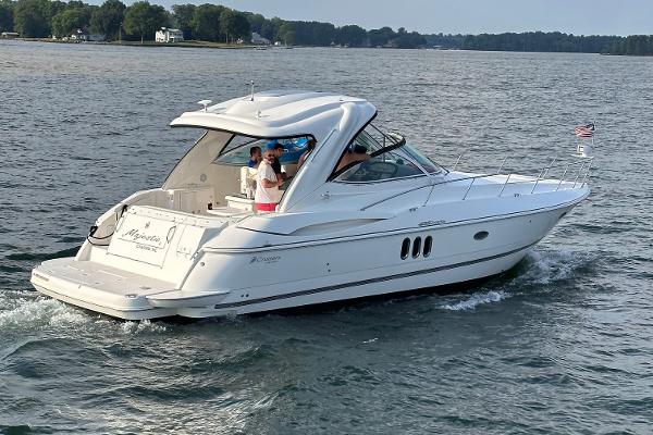 Cruisers Yachts 420 Express