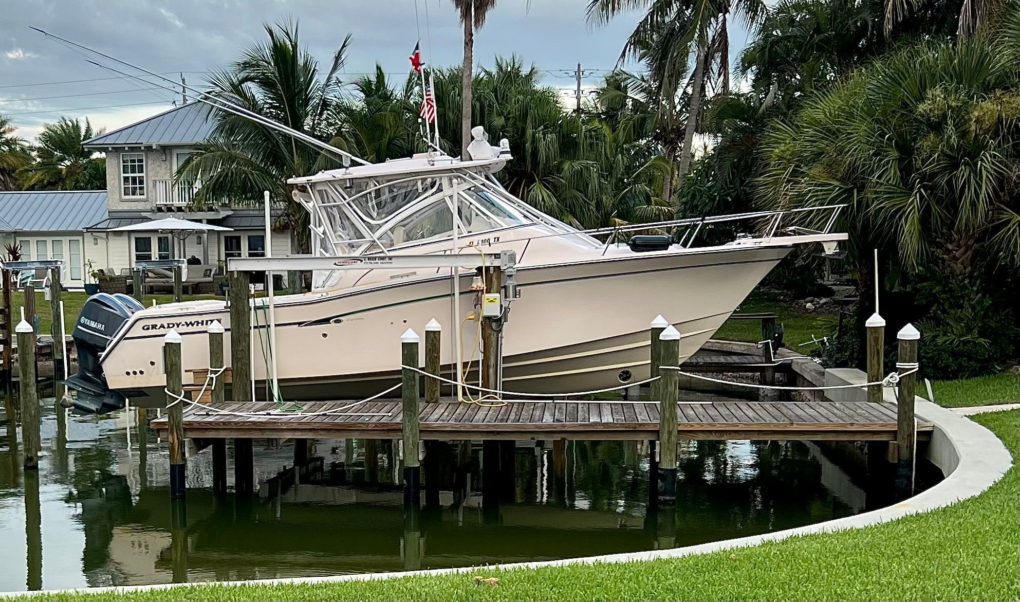 2013 Grady-White Express 330