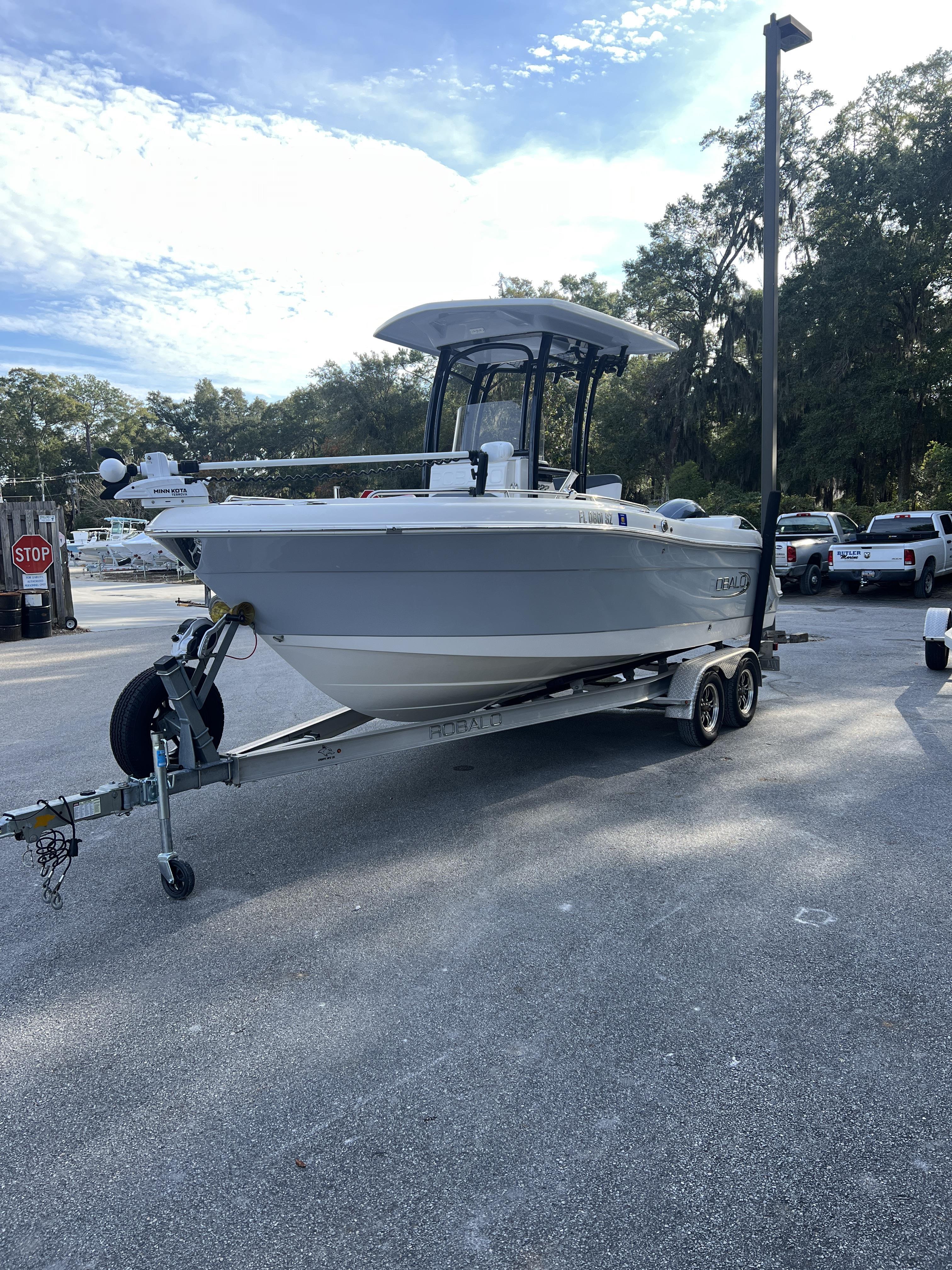 2021 Robalo R222
