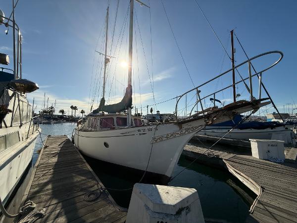 Islander 40