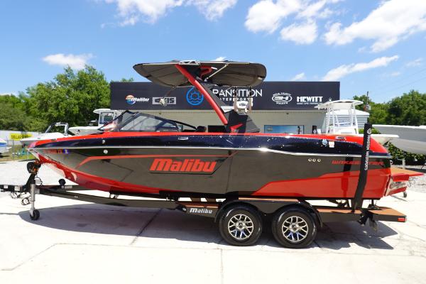2023 Malibu 23 LSV