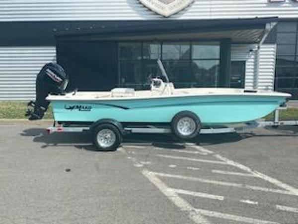 Mako Pro Skiff 17 CC 2024 Mako Pro Skiff 17 CC boat on trailer outside dealership.