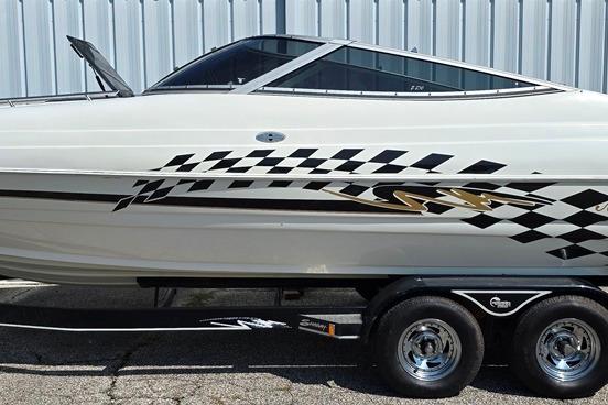1999 Mariah Shabah Z250 Cuddy Cabin