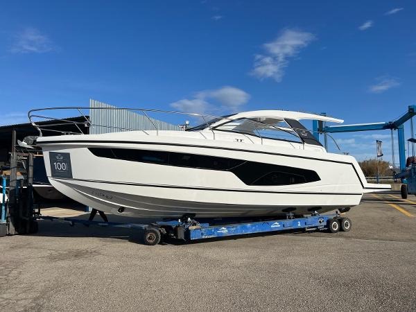 2025 Sealine S335
