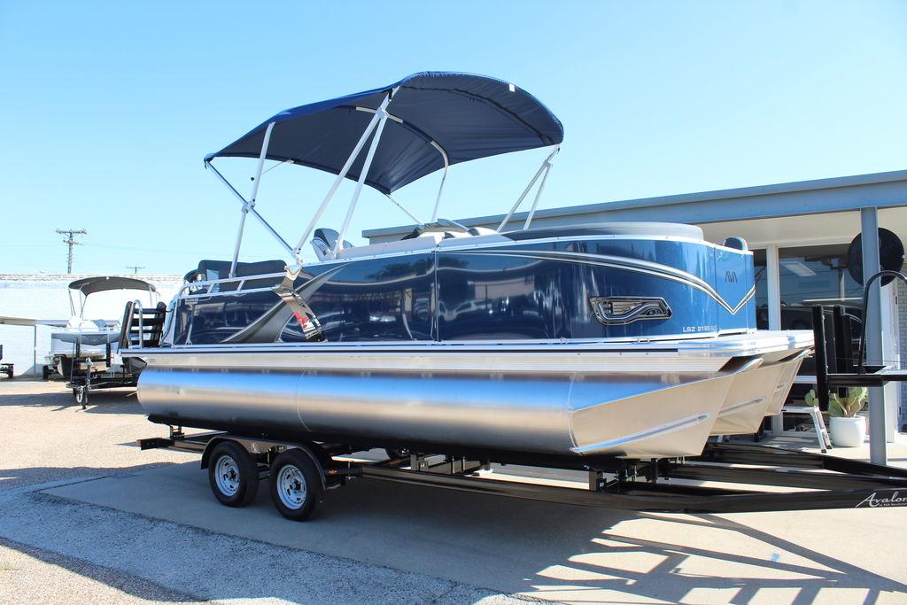 2025 Avalon LSZ Quad Lounger Shift 21 FT