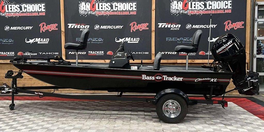 Tracker BASS TRACKER® Classic XL 2026 Tracker BASS TRACKER® Classic XL boat on display at Anglers Choice showroom.