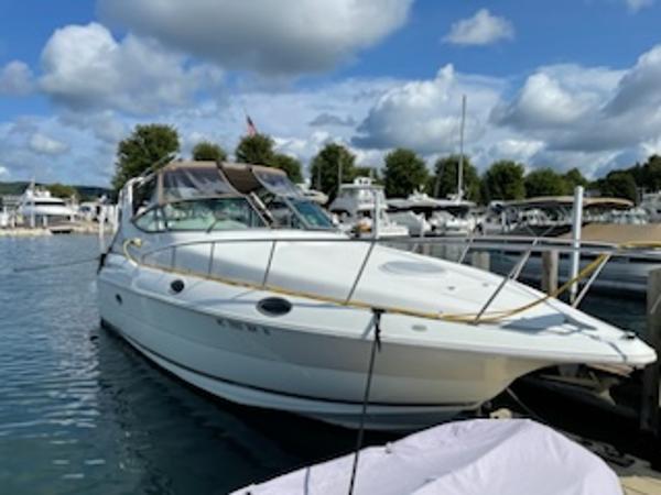 1998 Cruisers Yachts 3075 Rogue