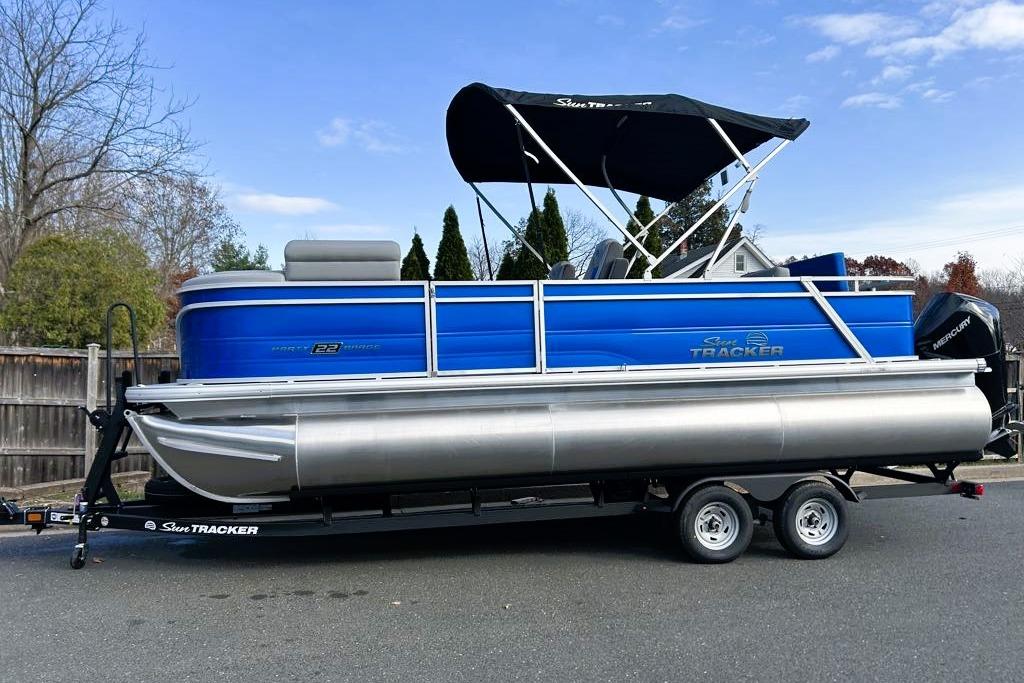 2026 Sun Tracker Party Barge 22 RF XP3