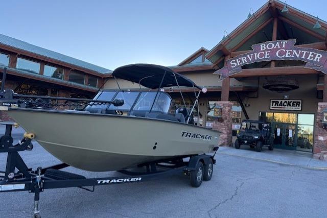 Tracker Targa V-19 Combo 2026 Tracker Targa V-19 Combo boat at service center entrance.