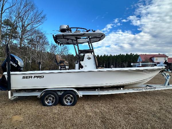 2022 Sea Pro 248 Bay